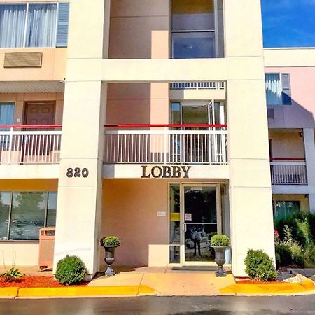 Econo Lodge Willowbrook Esterno foto
