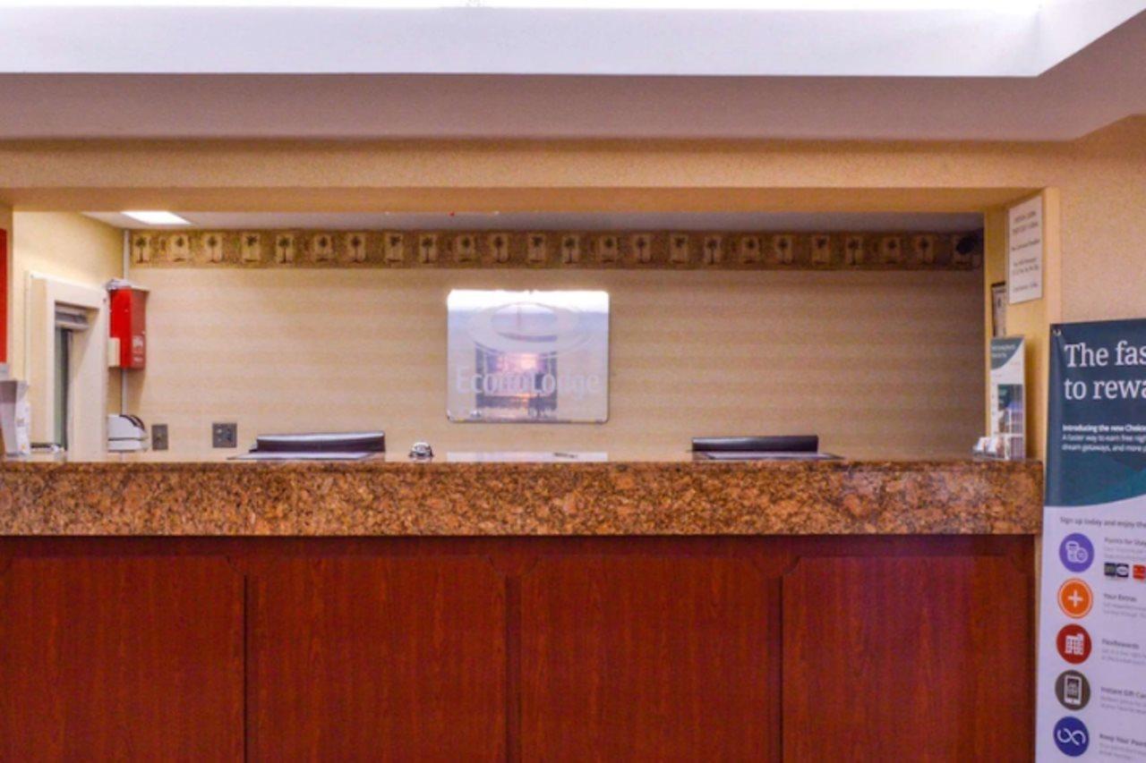Econo Lodge Willowbrook Esterno foto