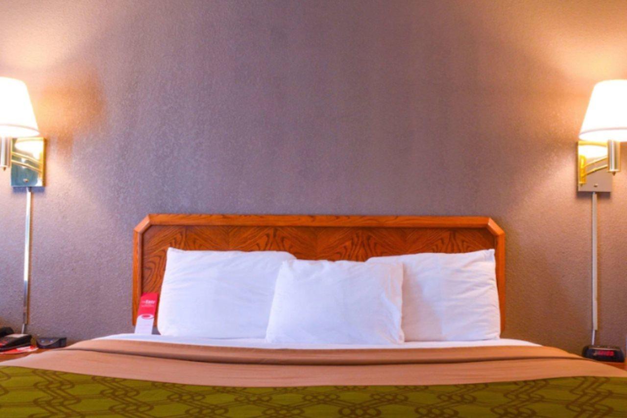 Econo Lodge Willowbrook Esterno foto