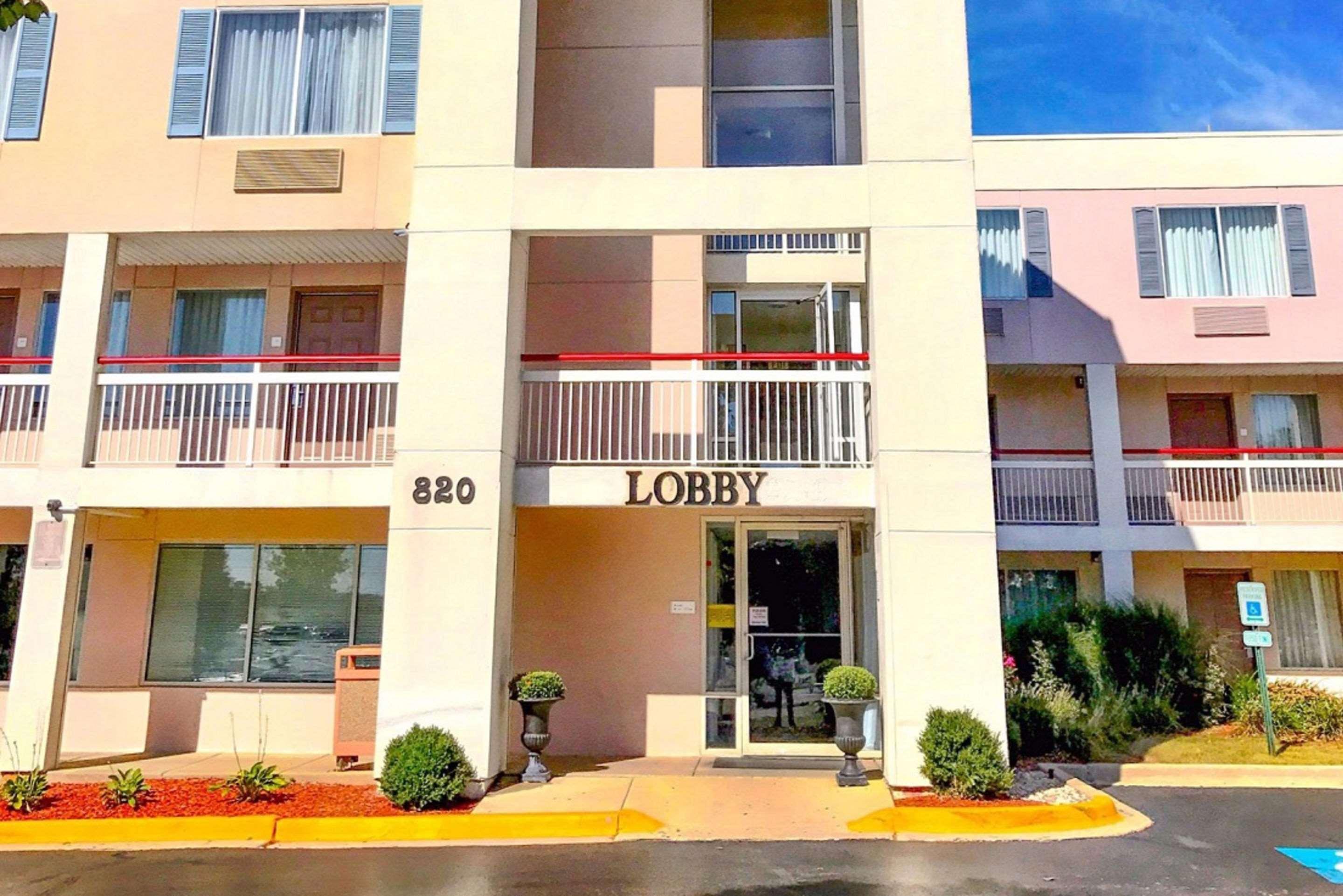 Econo Lodge Willowbrook Esterno foto